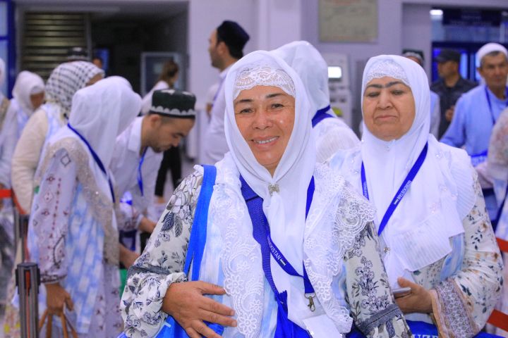 Зиёратчиларнинг илк гуруҳи Ҳажга жўнаб кетди