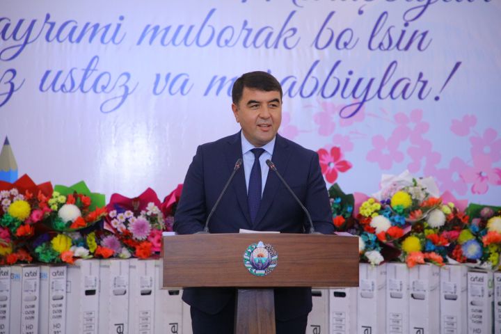 Ўқитувчи ва мураббийлар муносиб шарафланди