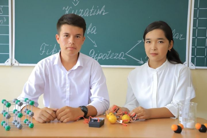НАМАНГАНДА МАКТАБ ЎҚУВЧИЛАРИ УСТОЗИ КЎМАГИДА ЛИМОНДАН ЭЛЕКТР ТОКИ ҲОСИЛ ҚИЛИШДИ
