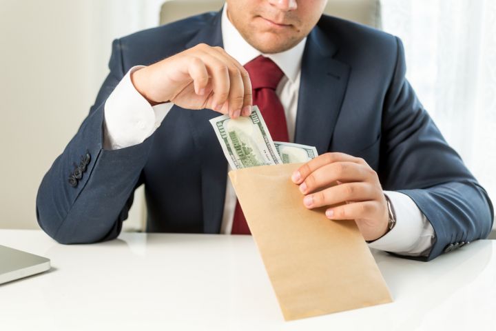 500 МИЛЛИАРД СЎМ: 2020 ЙИЛДА МАНСАБДОР ШАХСЛАР ЖИНОЯТЛАРИ ОҚИБАТИДА ДАВЛАТ ВА ЖАМИЯТ МАНФААТЛАРИГА АЙНАН ШУНЧА МОДДИЙ ЗАРАР ЕТКАЗИЛГАН