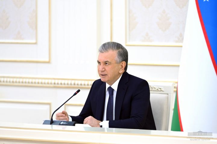 Президент Косонсой ва Тўрақўрғон туманлари ҳокимларига ҳайфсан берди