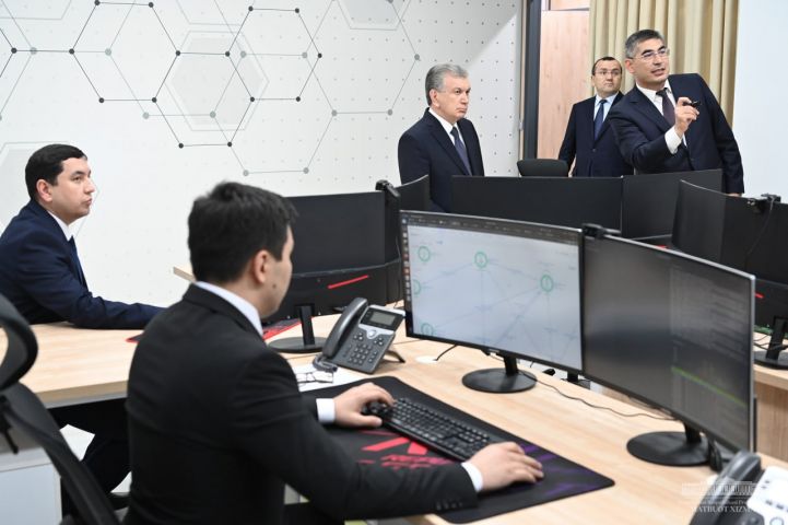 Президент Давлат солиқ қўмитасидаги марказда бўлди