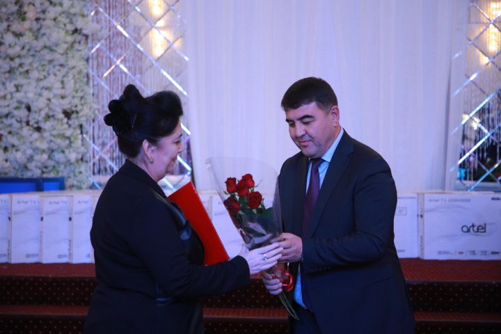 Тиббиёт ходимлари шарафланди
