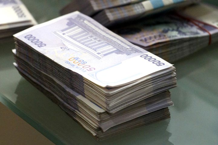 УЧҚЎРҒОНЛИК ОТА БЕШ ЙИЛЛИК АЛИМЕНТНИ ОЛДИНДАН ТЎЛАДИ