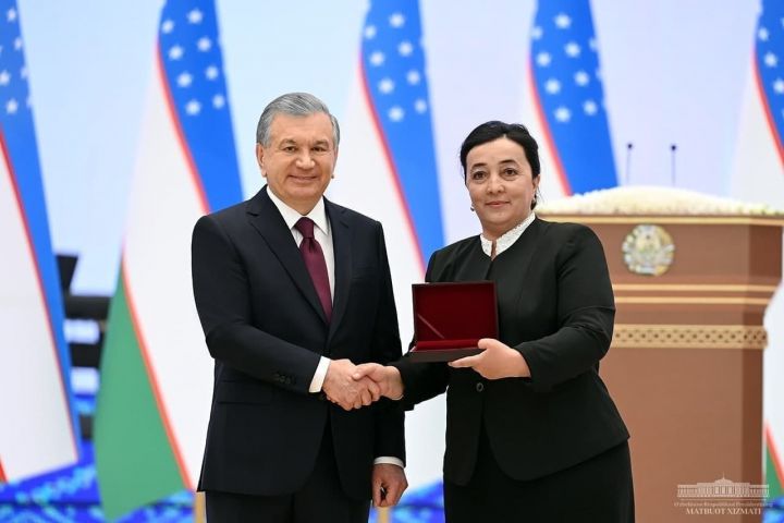 Зулайҳо МАҲКАМОВА: ДАВЛАТ МУКОФОТИНИ ПРЕЗИДЕНТИМИЗДАН ҚАБУЛ ҚИЛИБ ОЛГАНИМДАН ХУРСАНДМАН!