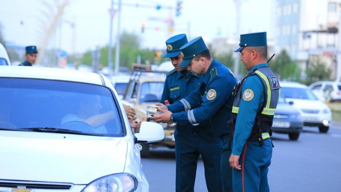 Наманган кўчаларида ички ишлар ходимлари ифторлик улашди
