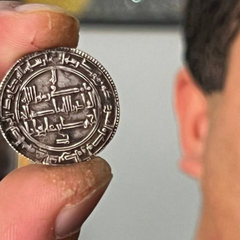 Янги Ахси мажмуасидан ноёб тангалар топилди