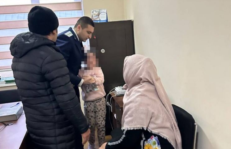 Қизча ота тарбиясига олиб берилди