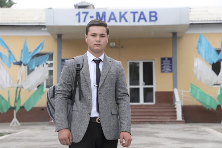 Наманганда мактаб ўқувчиси отасига автомашина совға  қилди